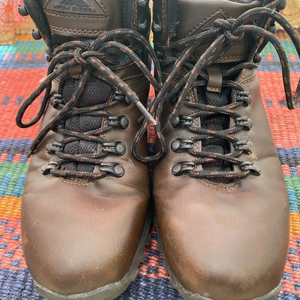 High Sierra men’s brown leather boots.  Size 8.  Very good condition.